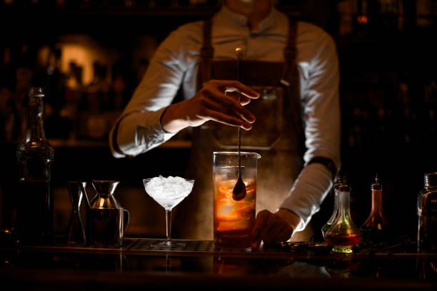 Trabalho de um Barman: 10 características que indicam um profissional habilidoso