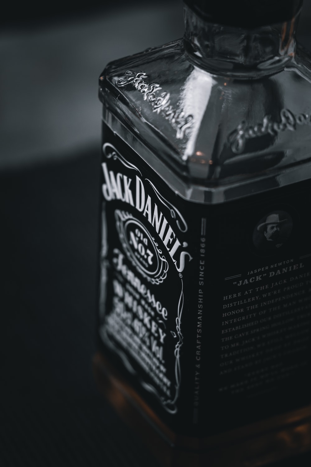 A História do Whisky Jack Daniel’s: Da Destilaria de Lynchburg à Inovação do Jack Daniel’s Honey